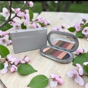 REM by Ariana Grande Midnight Shadows Eyeshadow Palette 06 SMITTEN KITTEN